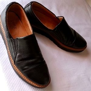NATURALEZR Ladies Slip On sz 6 Preloved in Good Condition
